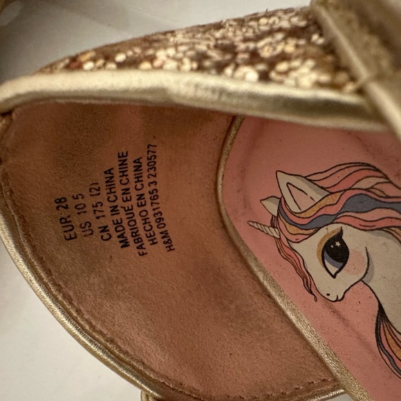 H&M gold sparkly kids shoes - Picture 3 of 3